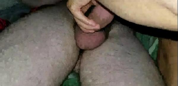  Mi esposo me regala una noche de placer con un joven vergudo y con mucho aguante